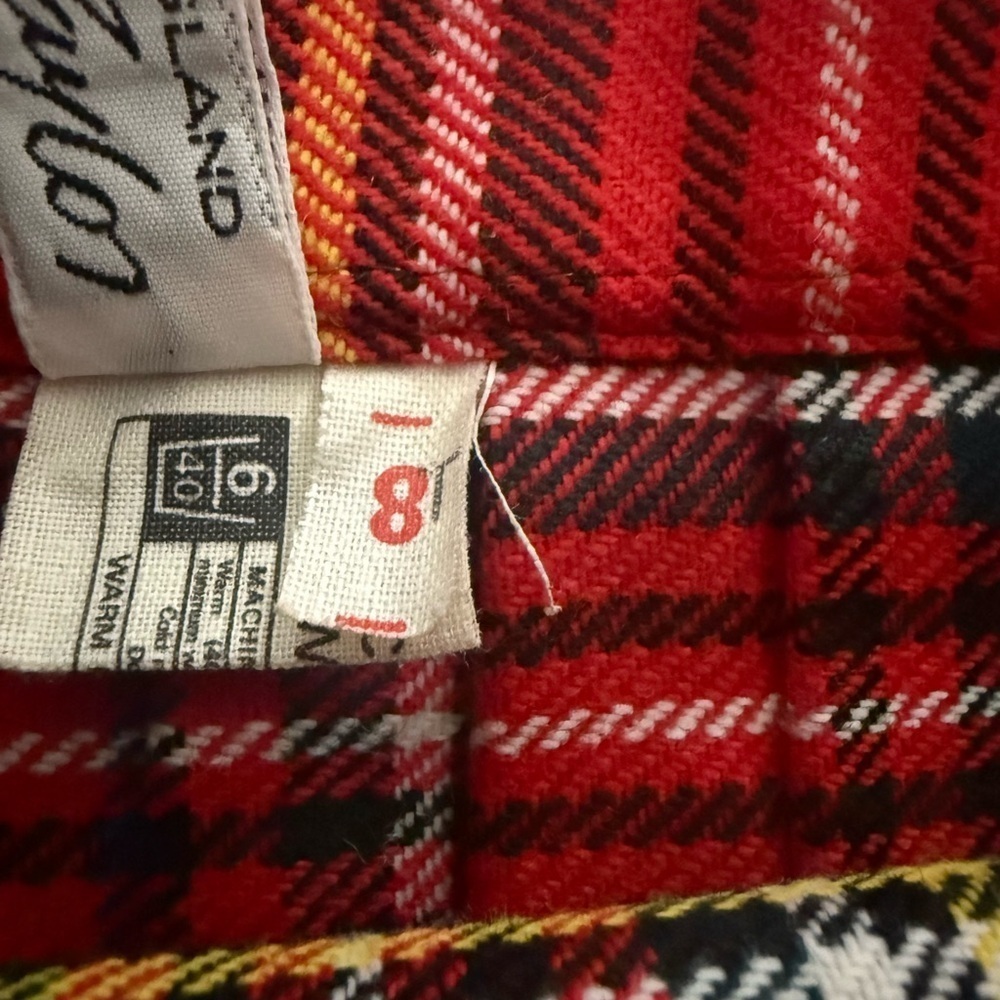 Lord & Taylor Red Tartan Kilt. Size 8 - Picture 3 of 13